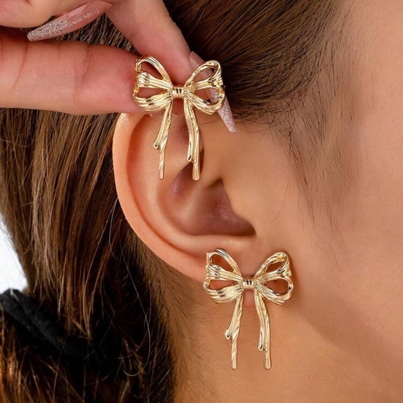 Queit Luxury Boutique Jewelry - ✨Elegant Gold tone Bow Hypoallergenic Earrings